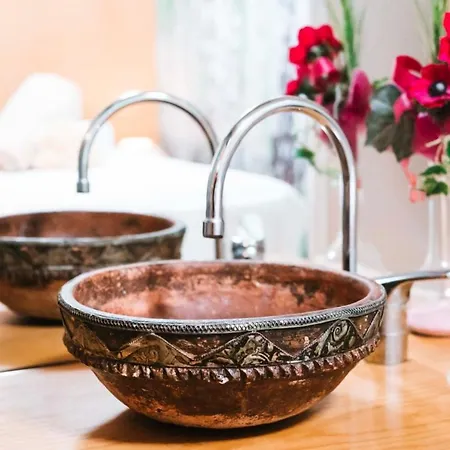 Paradise & Wellness Отель