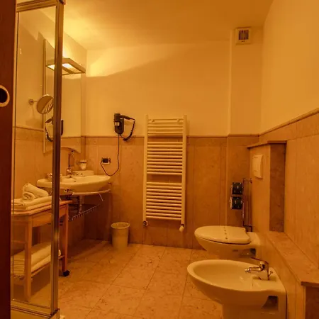 Paradise & Wellness ホテル 4*