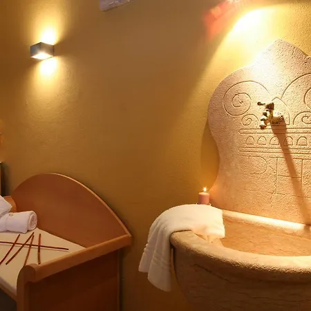 Paradise & Wellness ホテル 4*