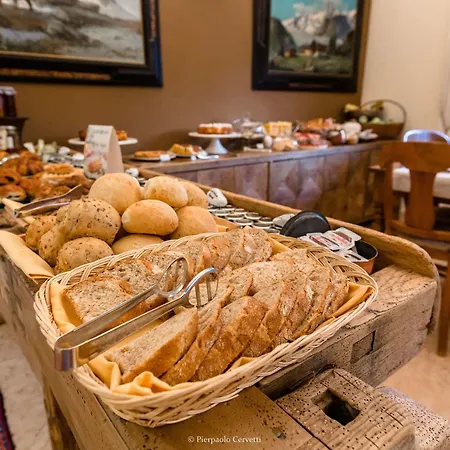 Paradise & Wellness Отель